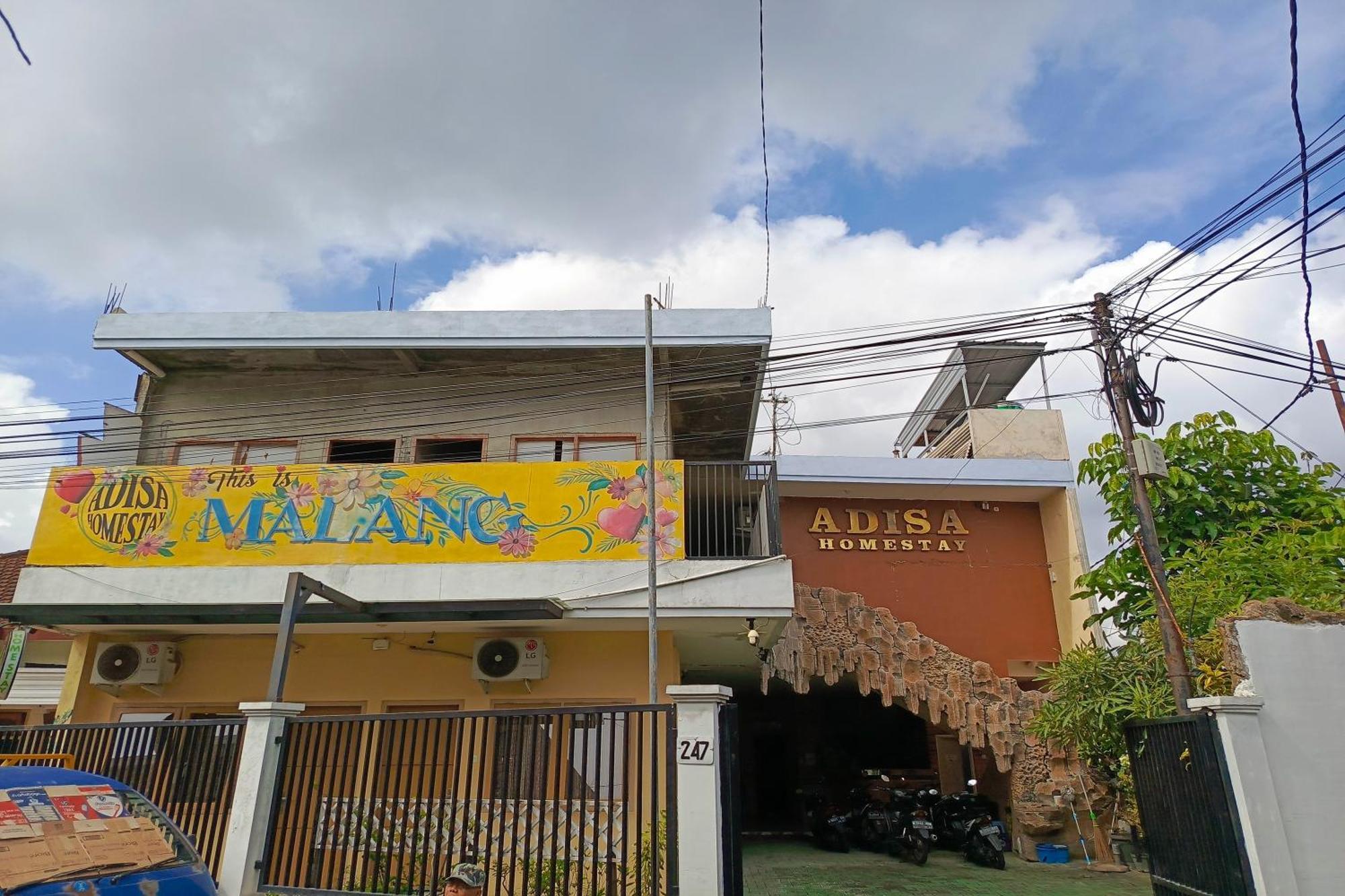 Adisa Homestay Malang Exterior foto